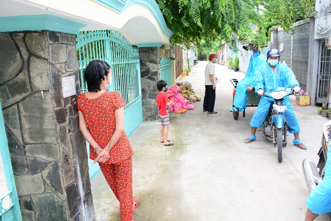 Chùa Hoằng Pháp: Tiếp tục hỗ trợ người dân khó khăn trong đại dịch Covid (đợt 8)